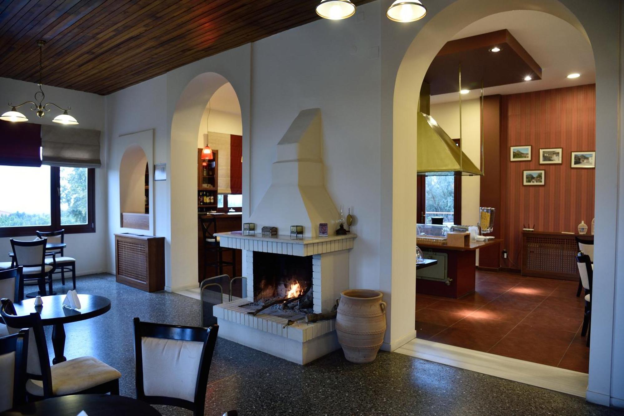 Byzantion Hotel Мистрас Екстериор снимка